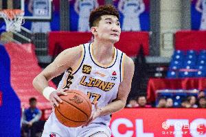 mk体育官网-不着急慢慢来！孙铭徽复出14分钟 5中1拿到4分3板2助&amp;正负值+12