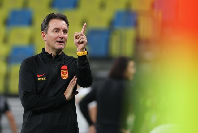 mk体育-马德兴：扬科维奇尝试遭遇失败 国足需要大换血