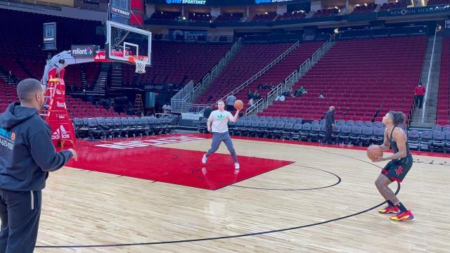 mk体育官网-火箭榜眼格林崛起背后：库里提建议 苦练提升投篮